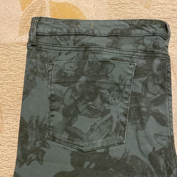 NEW Mossimo Premium Denim jeans. Cotton/Spandex. 5 pocket. Size 18. - Picture 3 of 3